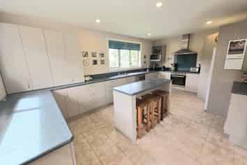 374 Airedale Road, Weston