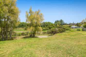411 Pine Valley Road, Dairy Flat