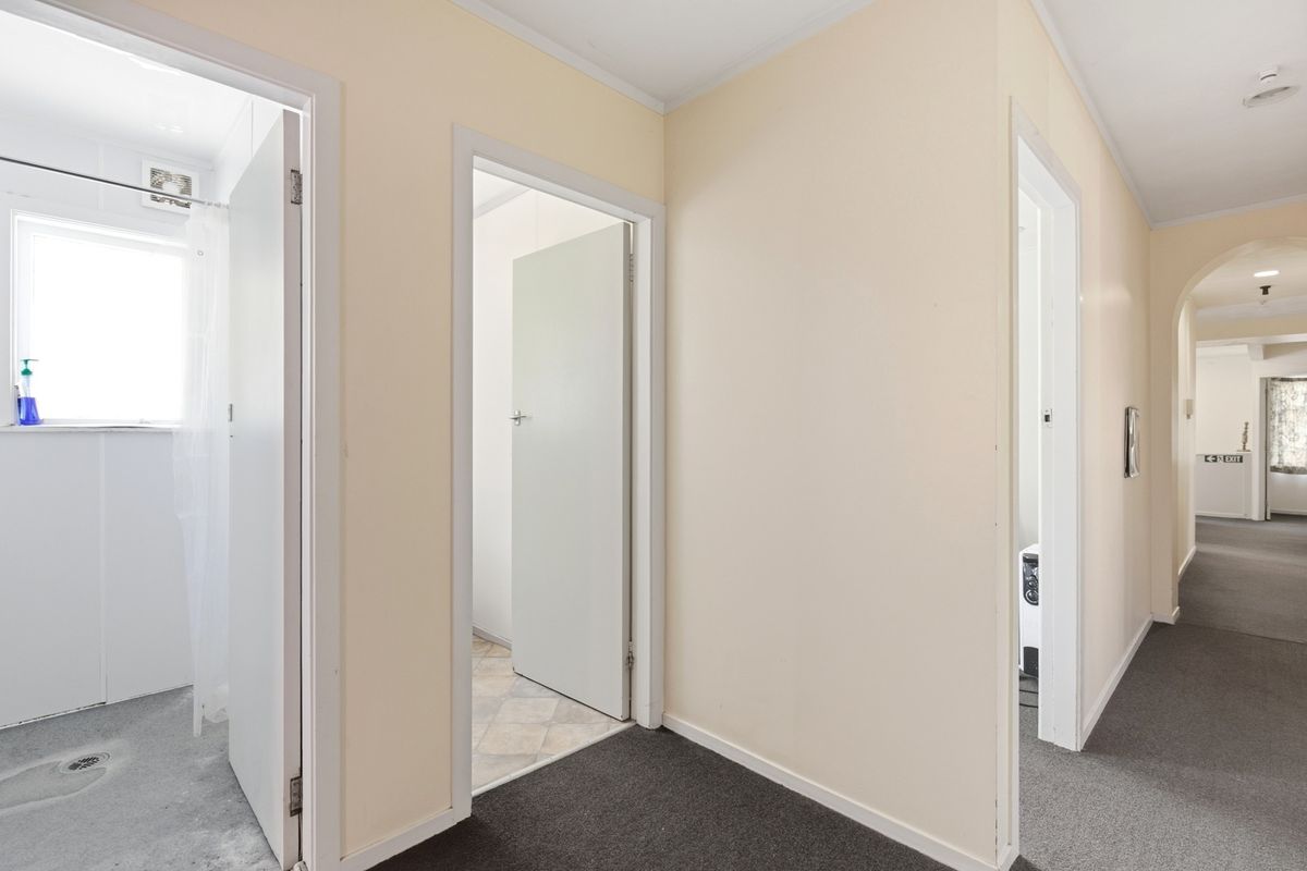 Successful business plus land - Altro