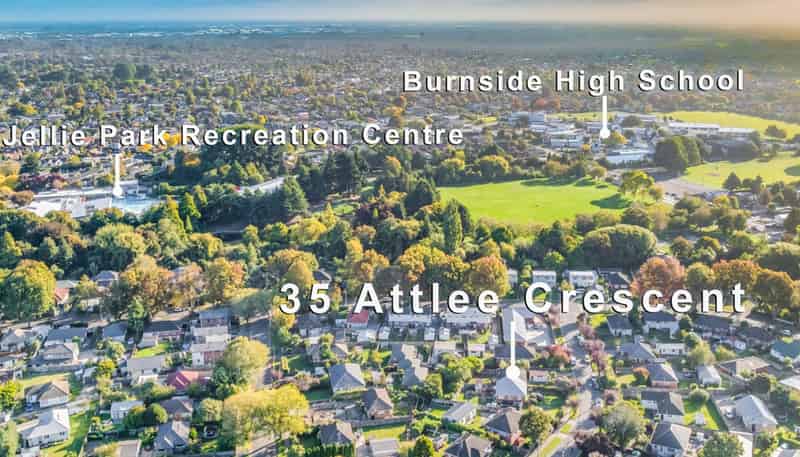 35 Attlee Crescent, BRYNDWR