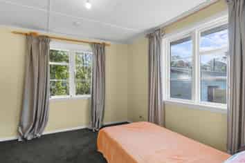 35 Attlee Crescent, BRYNDWR