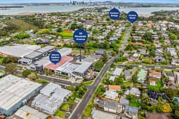 VERSATILE GROUND FLOOR WORKSPACE WITH ROLLER DOOR
