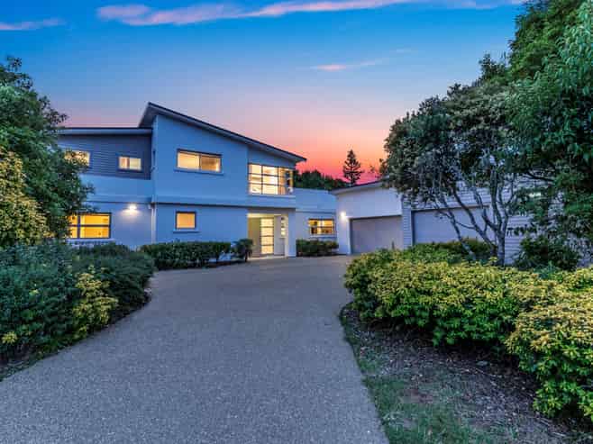 33 Oak Manor Drive, Albany