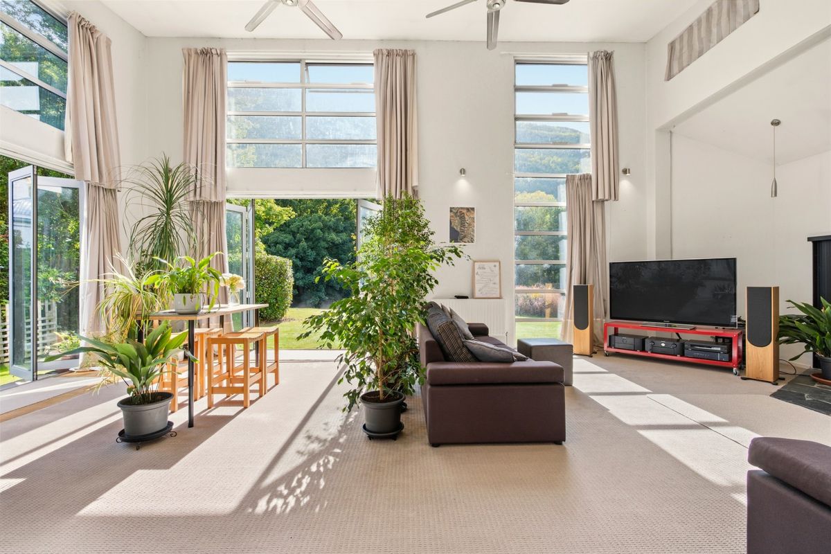Idyllic Arrowtown riverside retreat