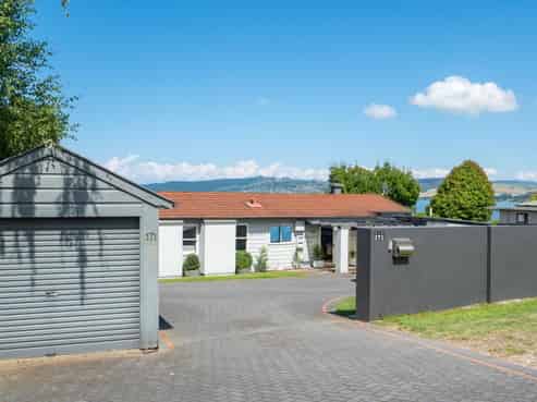 171 Lake Terrace, Hilltop