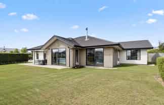 27 Marbleleaf Lane, Albert Town