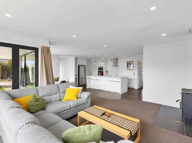 27 Marbleleaf Lane, Albert Town