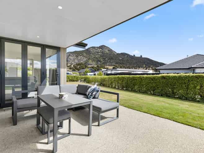 27 Marbleleaf Lane, Albert Town