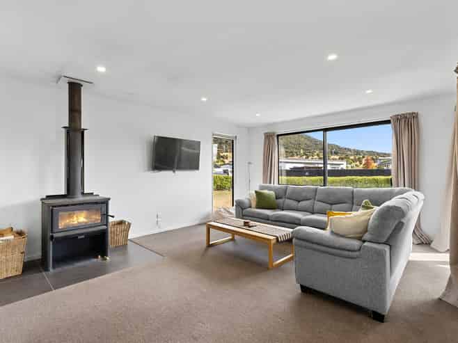 27 Marbleleaf Lane, Albert Town