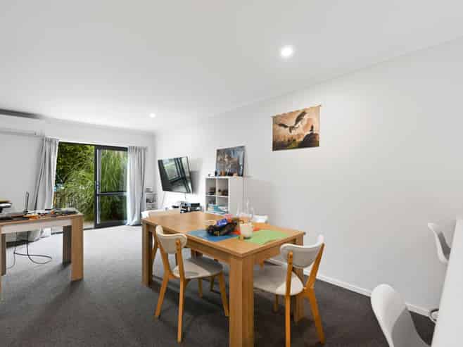 2/13 Palmerston Street, Hamilton Central