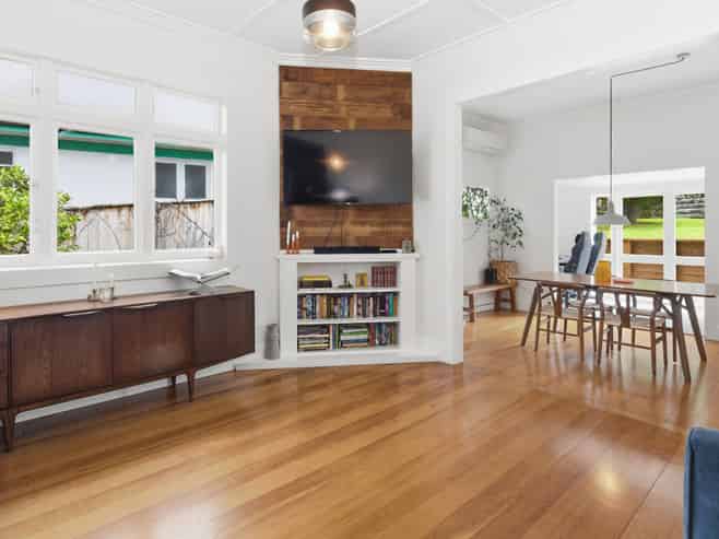 8 Anzac Road, Morningside