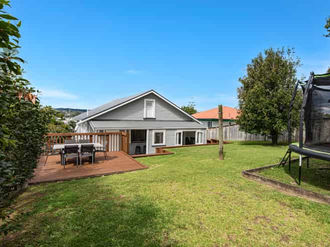 8 Anzac Road, Morningside