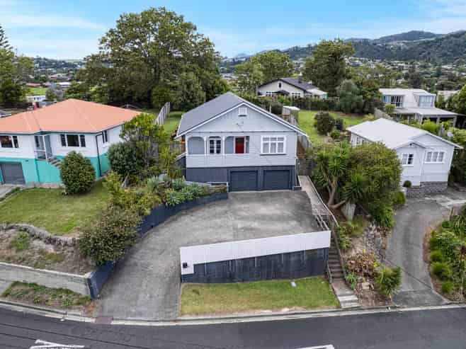 8 Anzac Road, Morningside