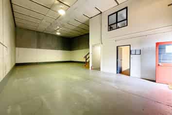 Heavy Wiri Industrial Unit with 3 Phase | 145 m2