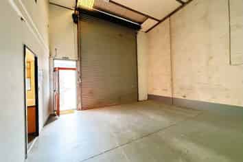 Heavy Wiri Industrial Unit with 3 Phase | 145 m2