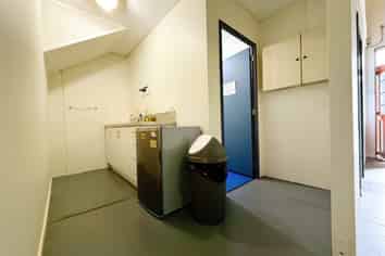 Heavy Wiri Industrial Unit with 3 Phase | 145 m2