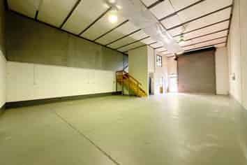 Heavy Wiri Industrial Unit with 3 Phase | 145 m2