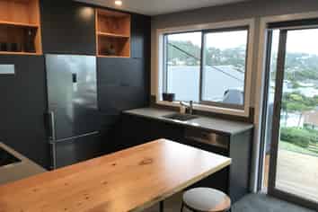 First Floo/39a Mantell Street, Seatoun