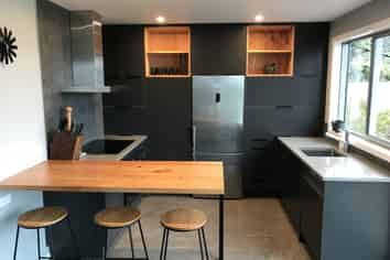 First Floo/39a Mantell Street, Seatoun