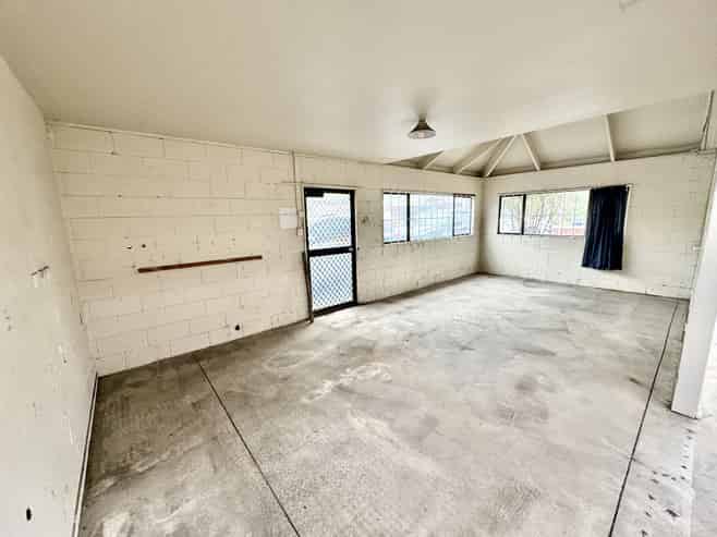 Silverdale Industrial unit with generous parking