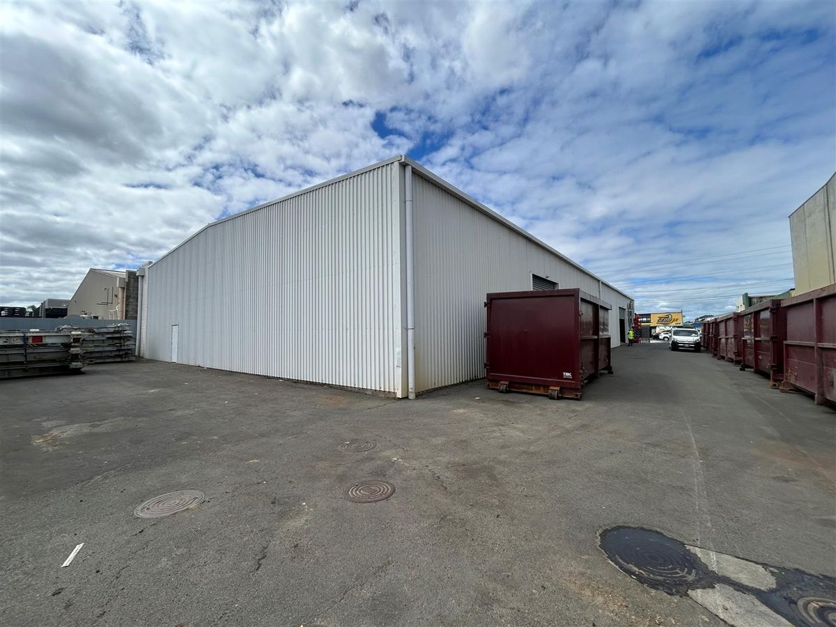 Savills | Refurbished Heavy Industrial – 1,165sqm - Więcej