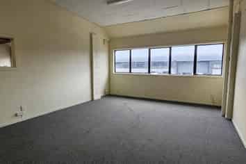 Practical 222m² Warehouse and Office