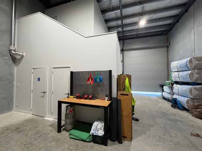 Near new, high spec Papamoa unit
