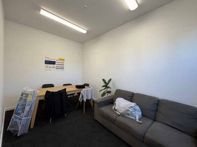 Near new, high spec Papamoa unit