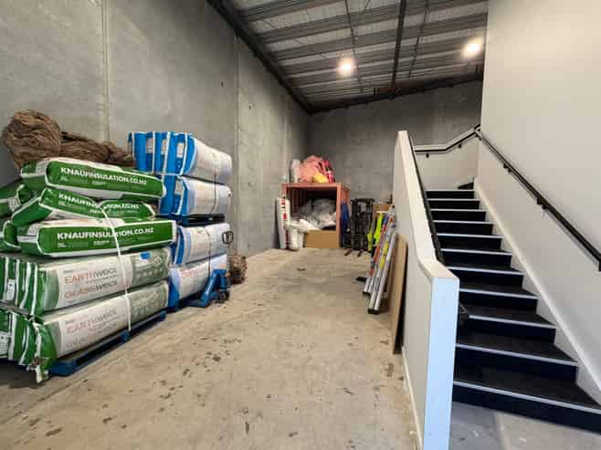 Near new, high spec Papamoa unit