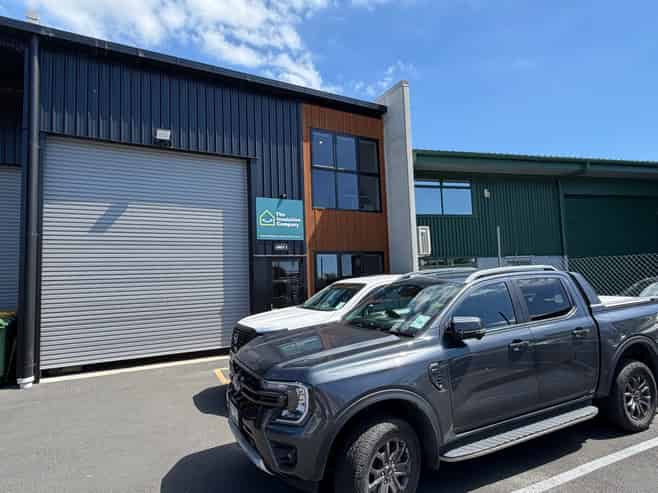 Near new, high spec Papamoa unit