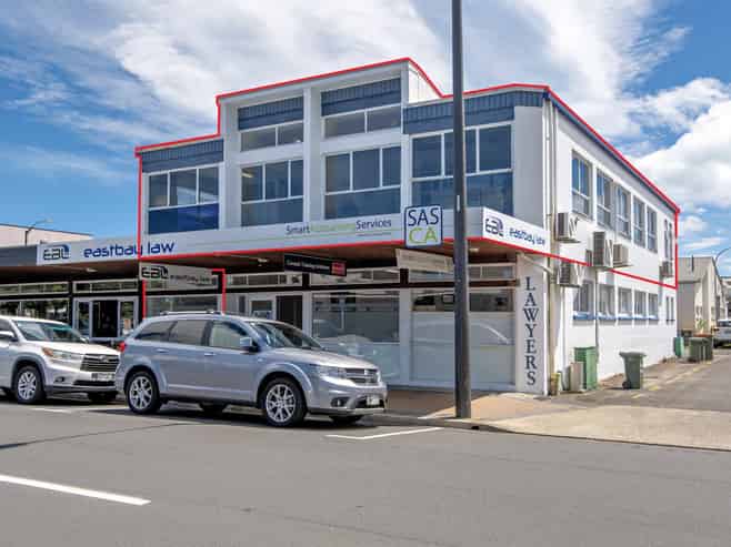 Light filled first floor offices