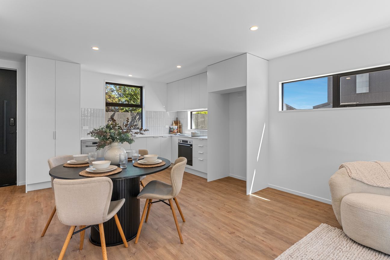 Brand New & Supremely Located - Vista 5