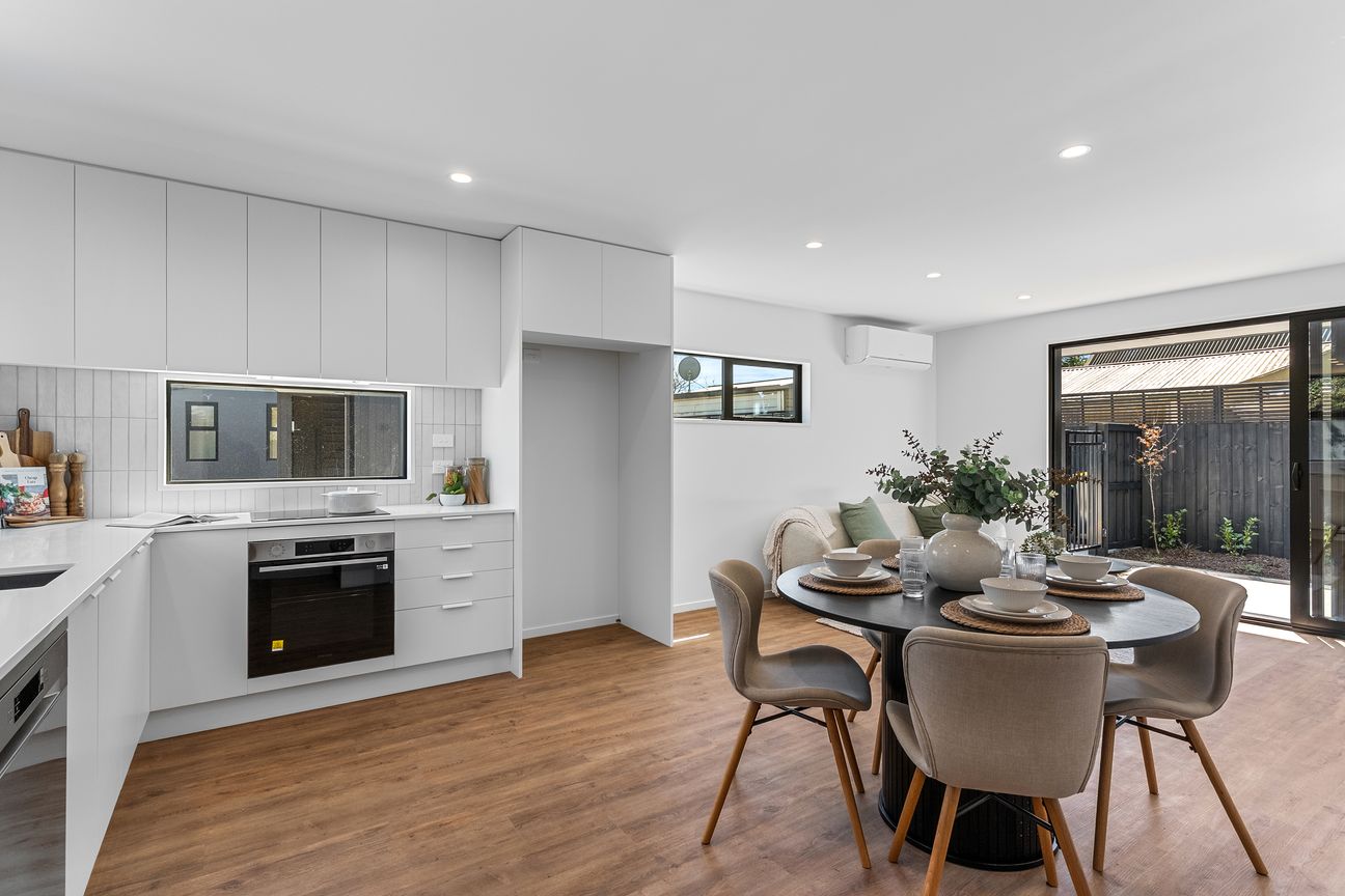 Brand New & Supremely Located - Altro