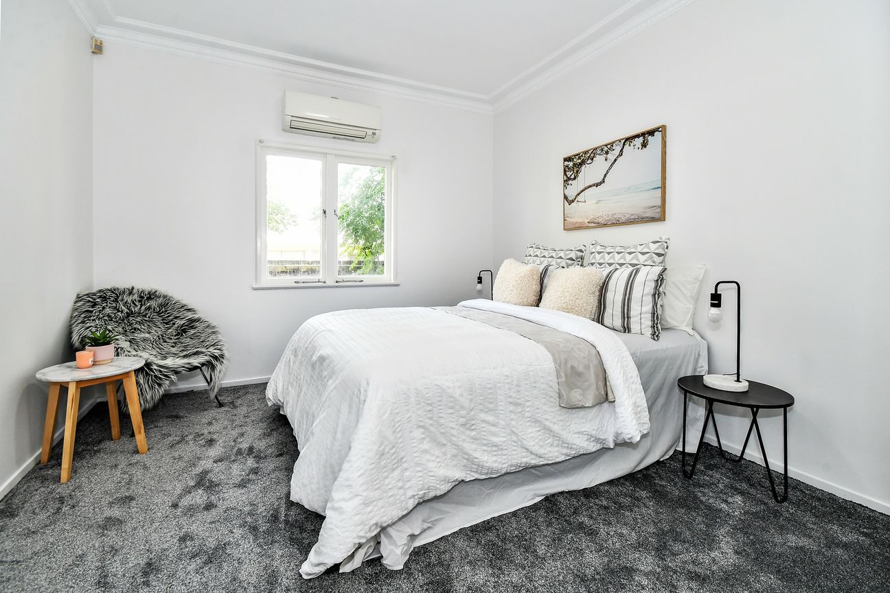 Urgent Sale: Fully Renovated Brick Home! - Vista 6