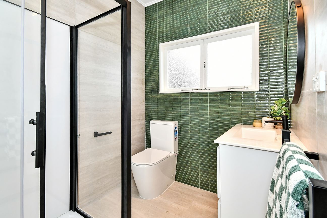 Urgent Sale: Fully Renovated Brick Home! - Altro
