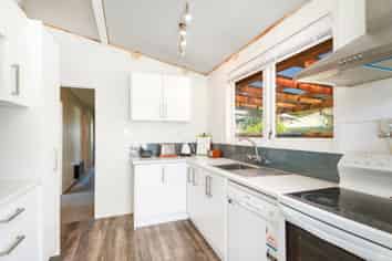 15 Kerepehi Grove, Wainuiomata