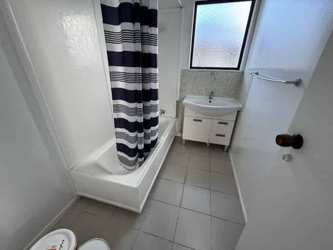 1/327 Weymouth Road, Weymouth