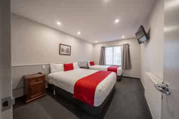 Prime FHGC Property - Quality Motel - 750m to CBD