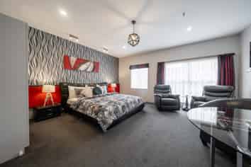 Prime FHGC Property - Quality Motel - 750m to CBD