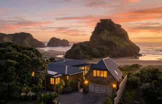 24 Garden Road, Piha