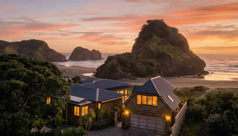 24 Garden Road, Piha