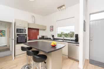 39 Russell Road, Kensington