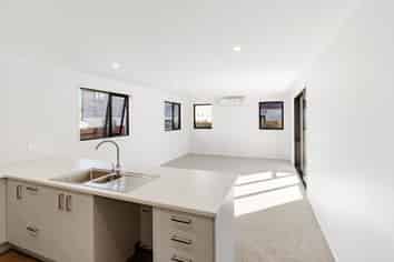 28a Buckland Road, Mangere East