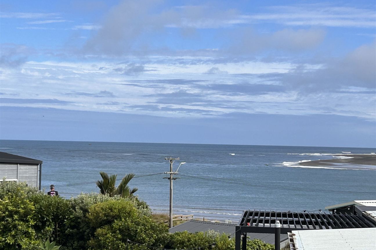 Enjoy harbour views and coastal living, Raglan