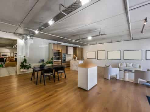Versatile Parnell Showroom or Office