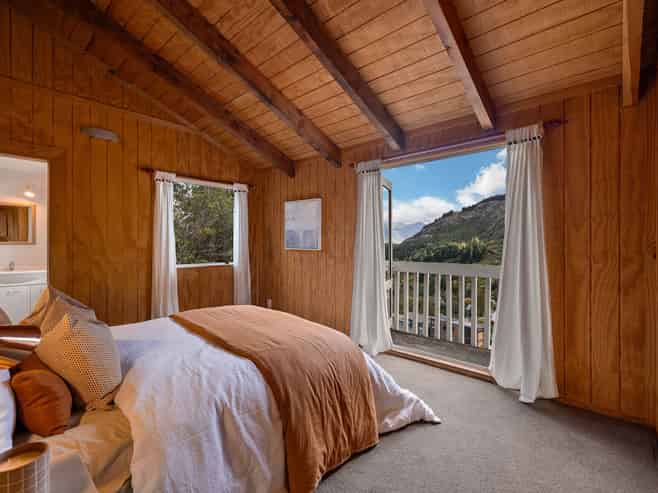 30A Mackinnon Terrace, Sunshine Bay