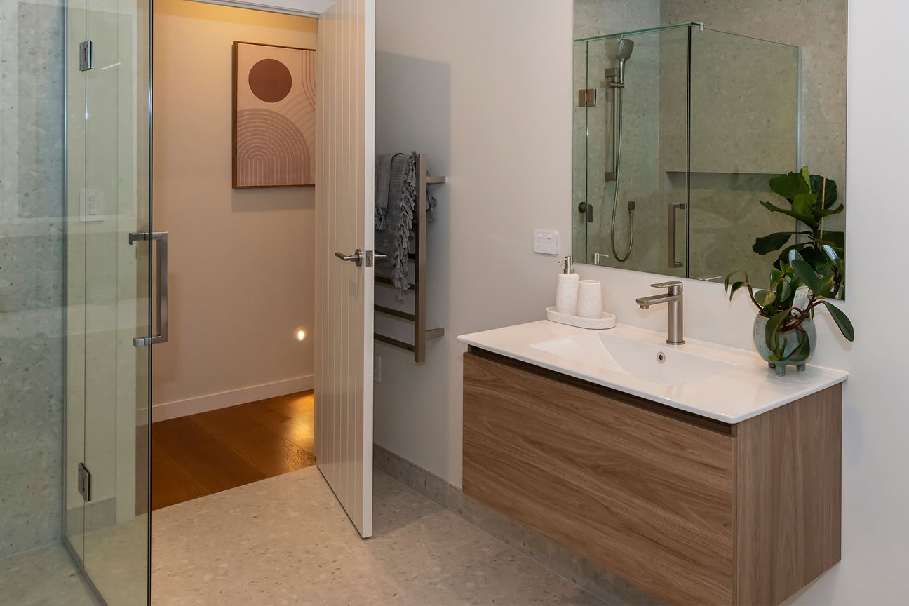 A Smart First Move in a Hot Location in Kamo - Widok 6