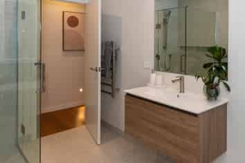 66 Pebble Beach Boulevard, Kamo