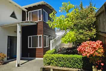 35C Warren Avenue, Three Kings