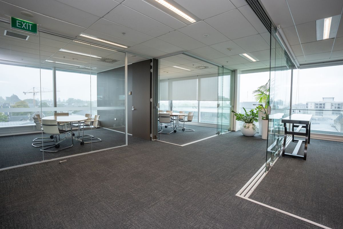 'A' GRADE OFFICE PREMISES WITH AVON RIVER VIEWS – pohled 5